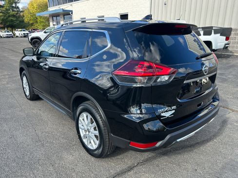 Used 2018 Nissan Rogue SV image 5