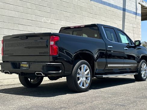 Certified 2022 Chevrolet Silverado 1500 High Country w/ High Country Premium Package AWD/4WD image 4