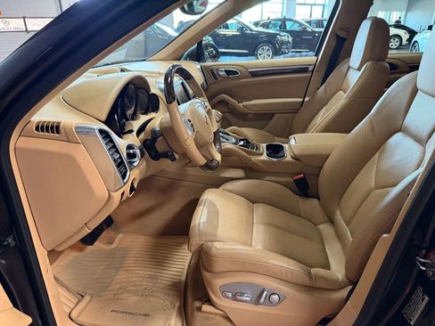 Used 2014 Porsche Cayenne Platinum Edition AWD/4WD image 14