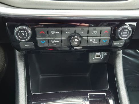 Used 2024 Jeep Compass Limited image 19