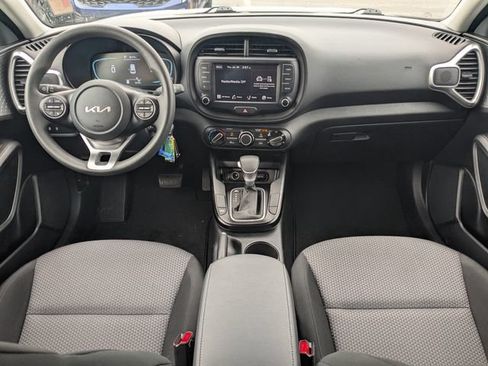 Certified 2025 Kia Soul LX w/ LX Technology Package FWD image 12