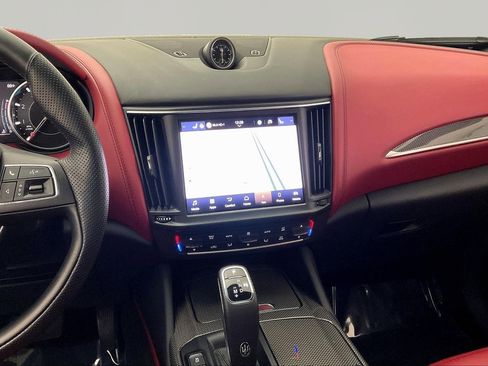 Used 2022 Maserati Levante GT AWD/4WD image 9