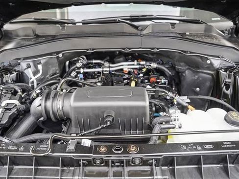 New 2024 Ford Explorer XLT w/ Equipment Group 202A image 27