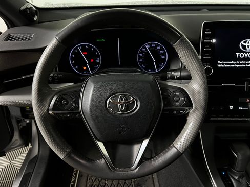 Used 2019 Toyota Avalon Limited image 9