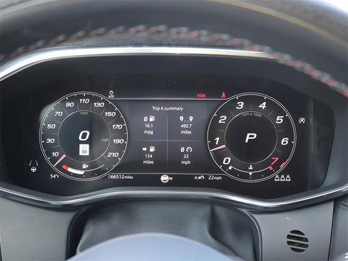 Used 2022 Jaguar F-PACE SVR image 31