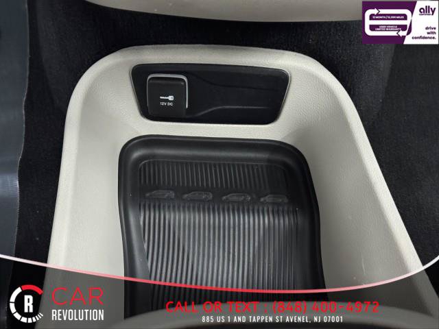 Used 2023 Chrysler Pacifica Touring-L FWD image 37