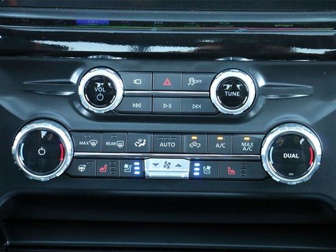 New 2026 Ford F250 Lariat w/ Black Appearance Package image 31