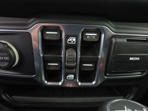 Used 2019 Jeep Wrangler Unlimited Sahara w/ Safety Group image 27