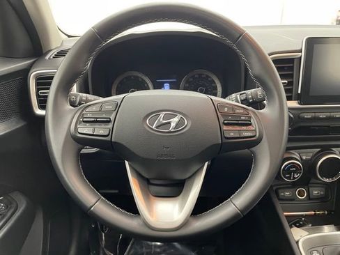 Used 2022 Hyundai Venue SEL image 13