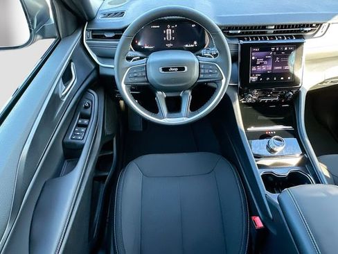 New 2025 Jeep Grand Cherokee Laredo X w/ Luxury Tech Group I image 15