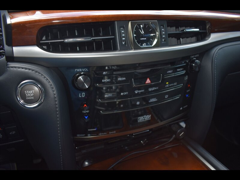 Used 2018 Lexus LX 570 4WD w/ Luxury Package image 12