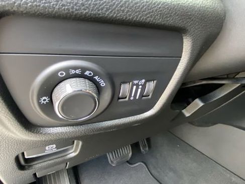 Used 2024 Jeep Grand Cherokee Laredo X w/ Luxury Tech Group I AWD/4WD image 18