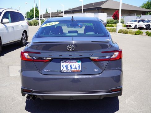 Used 2025 Toyota Camry SE w/ Convenience Package FWD image 10