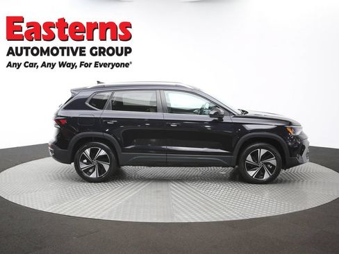 Used 2025 Volkswagen Taos SE AWD/4WD image 45