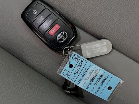 Used 2026 Toyota Camry SE FWD image 36