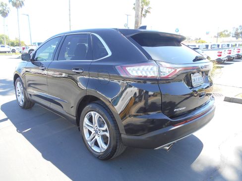 Used 2018 Ford Edge Titanium w/ Technology Package AWD/4WD image 4