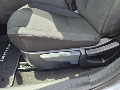 Used 2025 Nissan Sentra S FWD image 19
