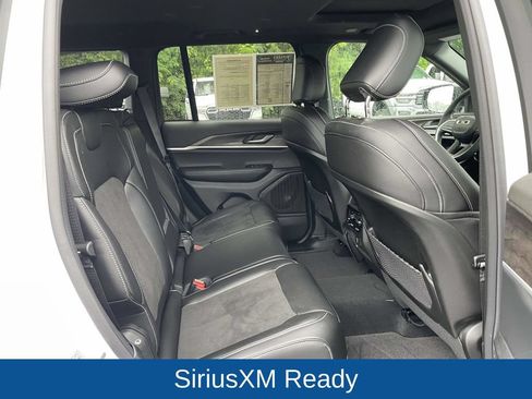 Used 2026 Jeep Grand Cherokee Altitude RWD image 18