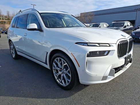 Used 2023 BMW X7 xDrive40i w/ Premium Package image 3