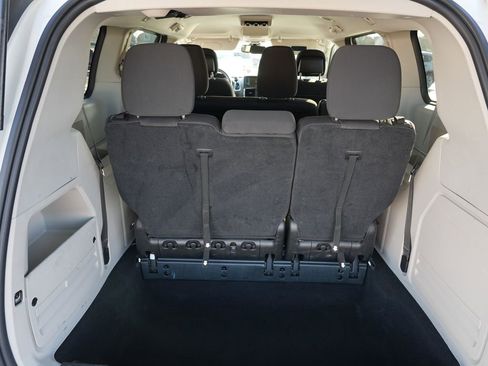 Used 2018 Dodge Grand Caravan SE w/ UConnect Hands-Free Group image 25