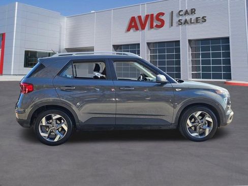 Used 2025 Hyundai Venue SEL image 5