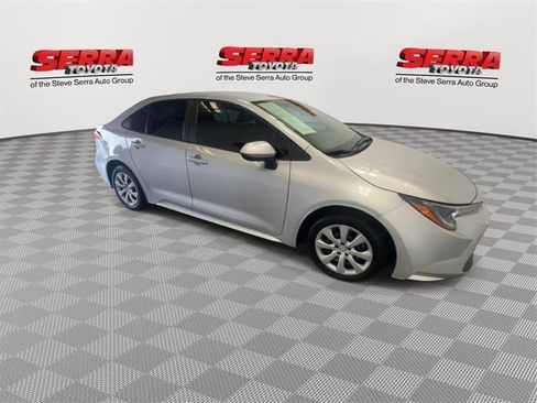 Certified 2022 Toyota Corolla LE image 3