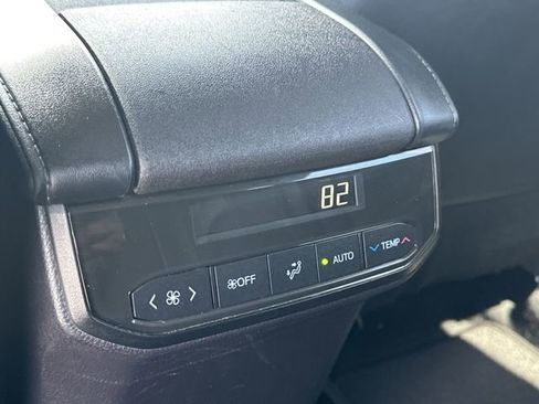 Used 2022 Toyota Highlander XLE AWD/4WD image 7