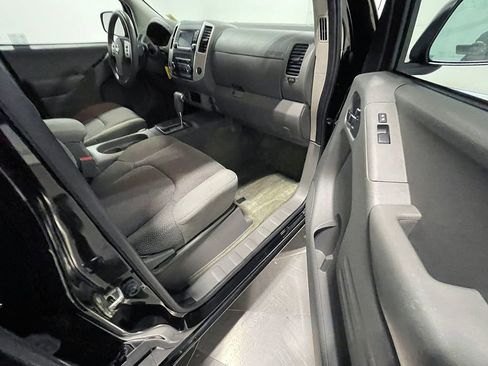 Used 2017 Nissan Frontier SV image 24