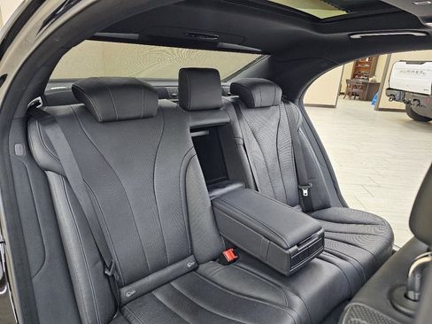Used 2017 Mercedes-Benz S 550 Sedan image 25
