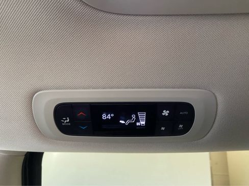 Used 2024 Chrysler Pacifica Touring-L FWD image 20