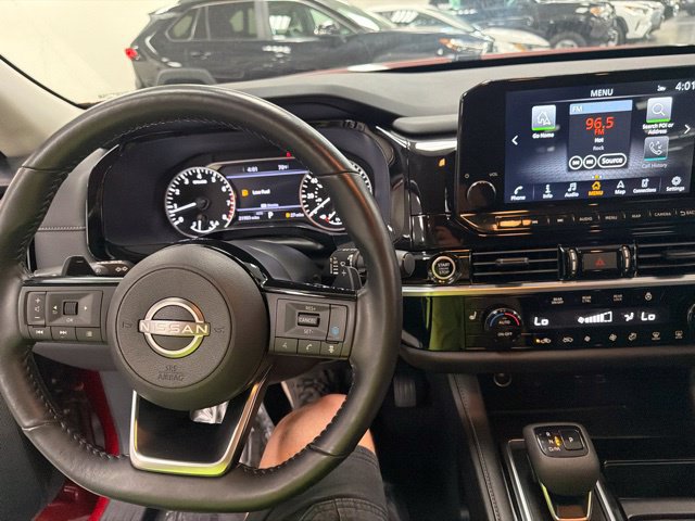 Used 2023 Nissan Pathfinder SL AWD/4WD image 21
