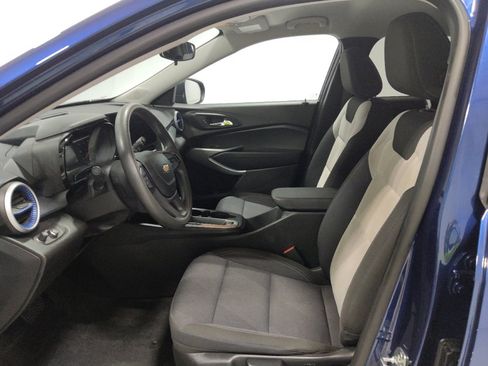 Used 2024 Chevrolet Trax LS FWD image 17
