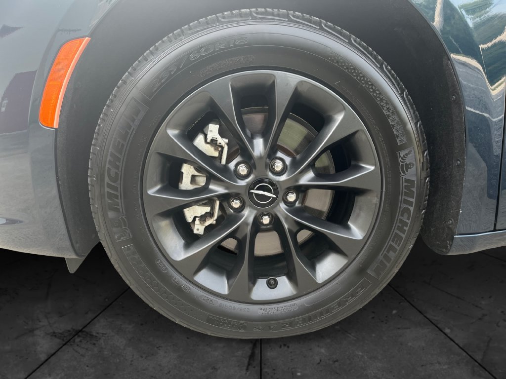 Used 2021 Chrysler Pacifica Touring w/ S Appearance Package FWD image 14