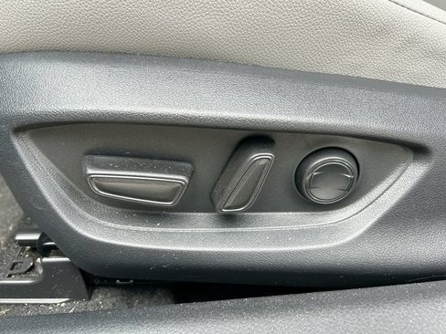 Used 2025 Toyota Camry SE FWD image 12