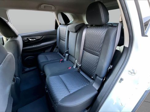Used 2017 Nissan Rogue S w/ Appearance Package FWD image 18