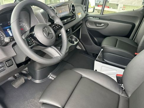 New 2025 Mercedes-Benz Sprinter 2500 image 9