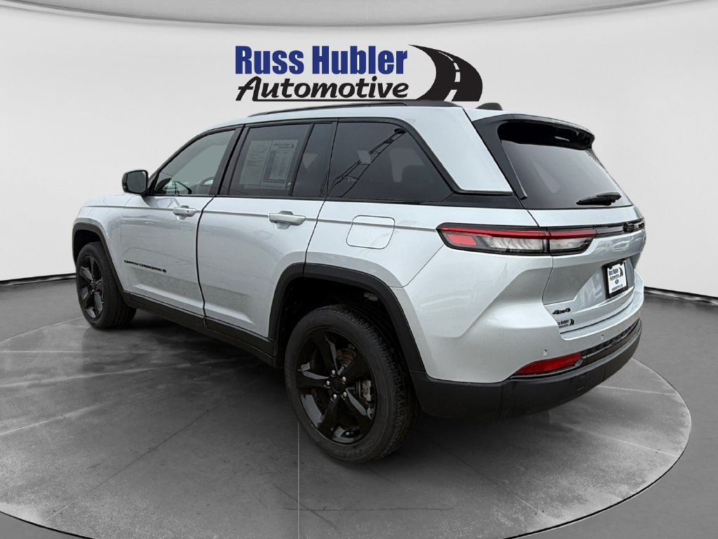 Used 2023 Jeep Grand Cherokee Altitude AWD/4WD image 3