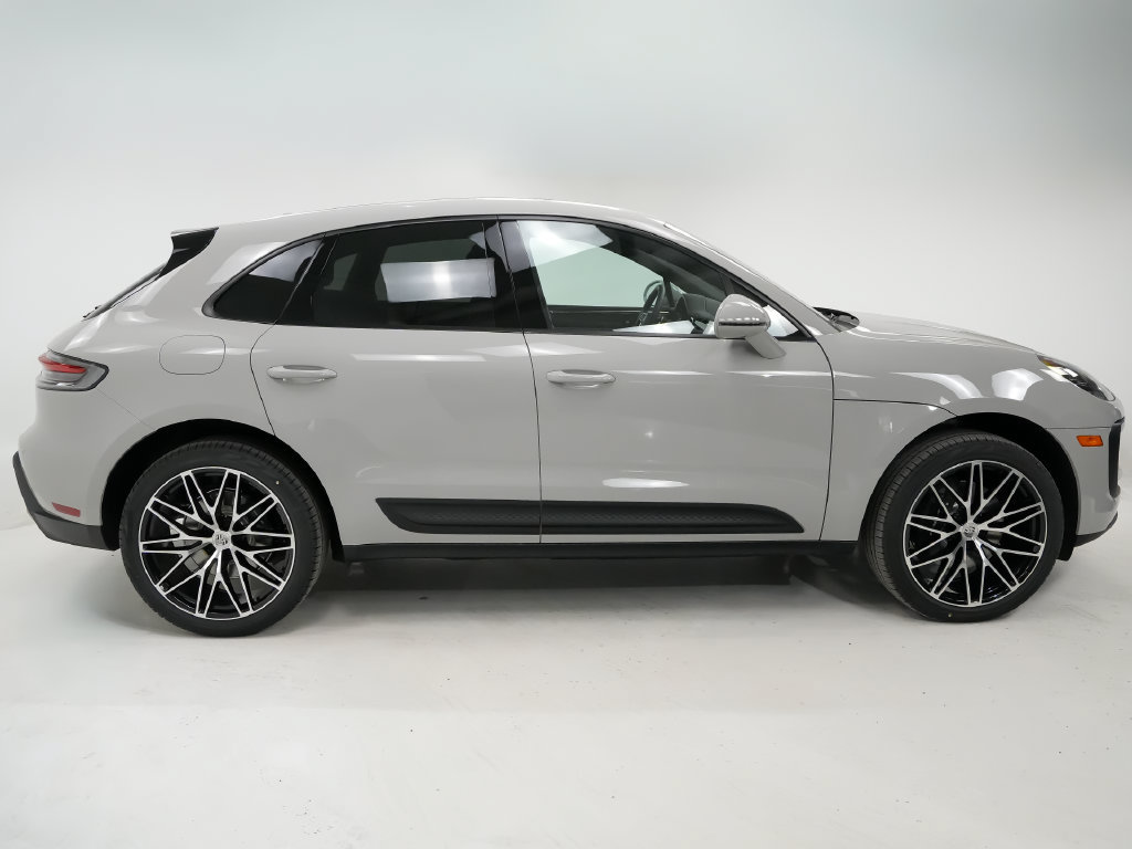 Used 2026 Porsche Macan AWD/4WD image 9