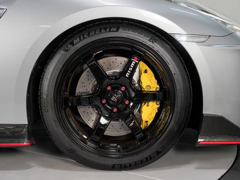 Used 2018 Nissan GT-R NISMO AWD/4WD image 26