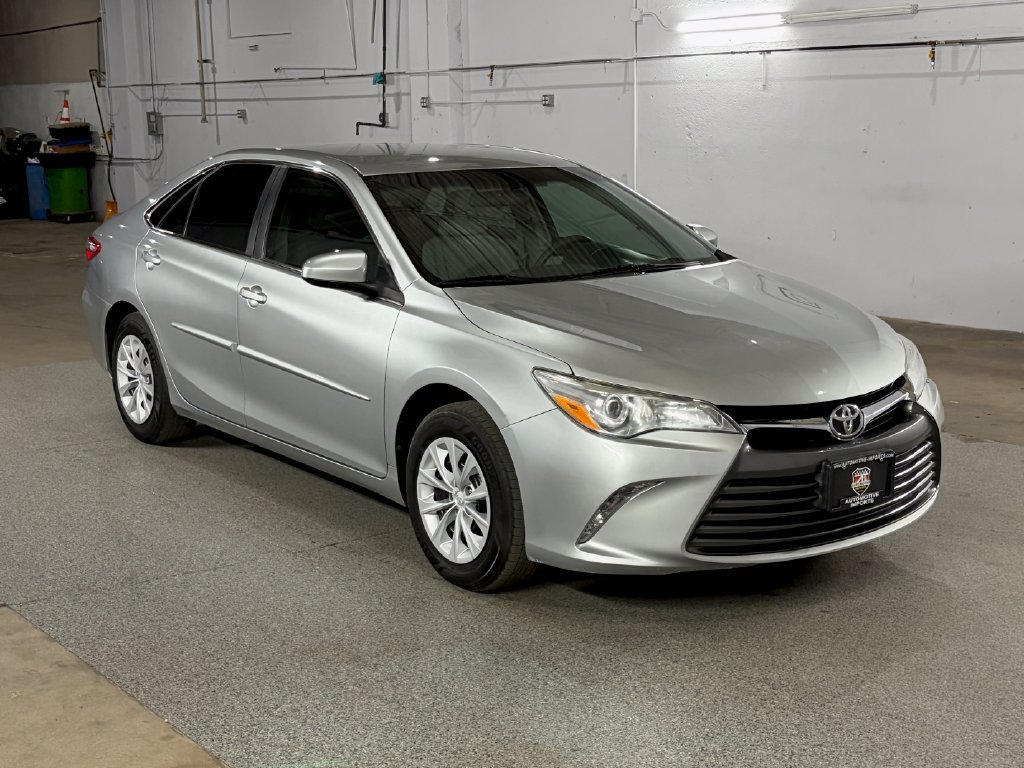 Used 2016 Toyota Camry LE FWD image 3