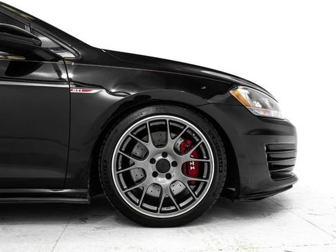 Used 2017 Volkswagen GTI SE image 12