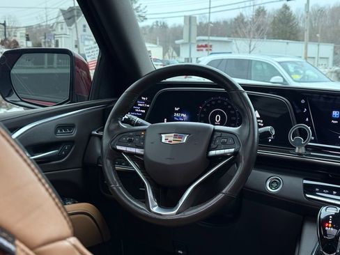 Used 2021 Cadillac Escalade Premium Luxury AWD/4WD image 23