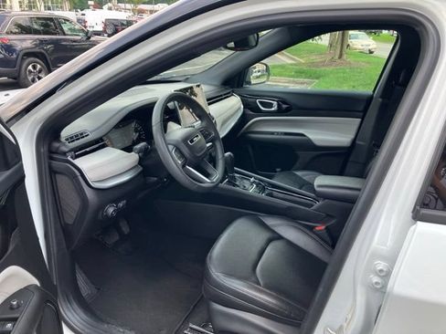 Used 2024 Jeep Compass Limited AWD/4WD image 10