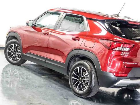Certified 2024 Chevrolet TrailBlazer LT w/ LT Cold Weather Package FWD image 11