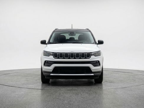 Used 2025 Jeep Compass Limited image 2