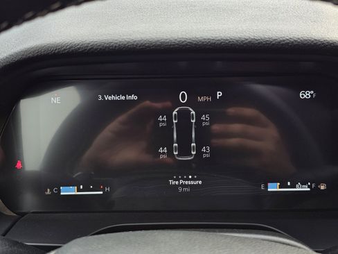 New 2025 Jeep Grand Cherokee L Laredo image 11