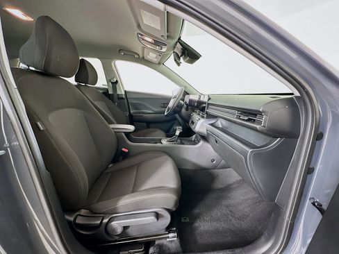 Used 2025 Hyundai Kona SEL image 29