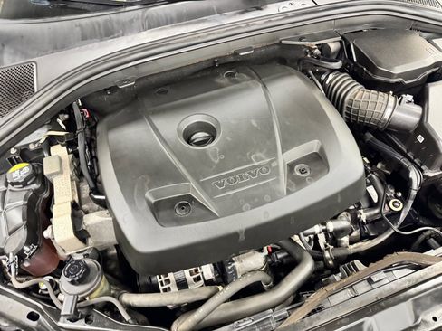 Used 2016 Volvo XC60 T6 R-Design Platinum w/ Climate Package image 37