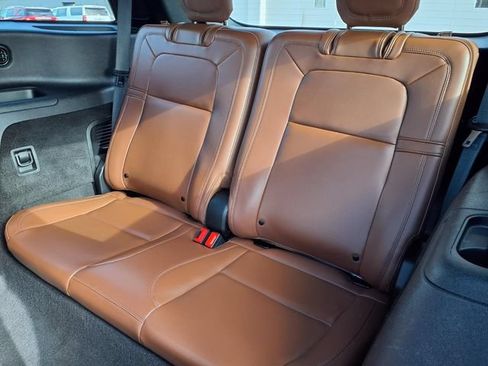 Certified 2022 Lincoln Aviator Reserve w/ Equipment Group 201A RWD image 6