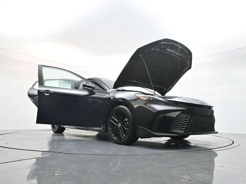 Used 2025 Toyota Camry SE FWD image 32